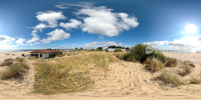 360 VR视角的沙丘和海滩小屋在沙洲普尔